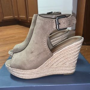 Women’s wedges size 6 brand new